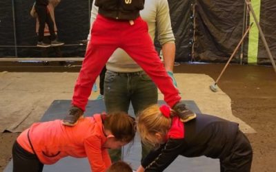 Les enfants font leur cirque à l’école